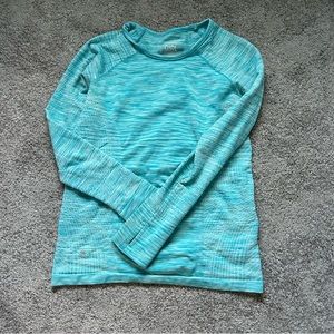 Athleta Girl Blue Space Dye Long Sleeve Tracker T-Shirt Size M (8/10)